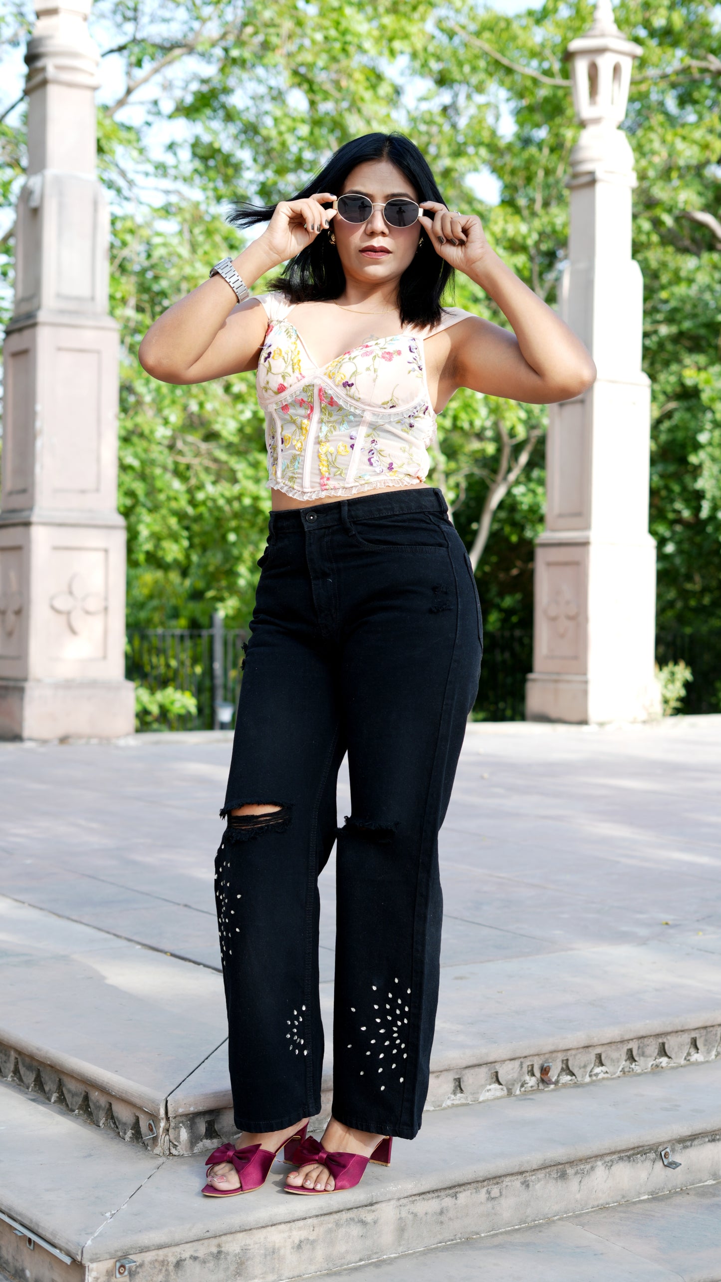 Woman Wide Leg Knee Cut Embellished Jeans