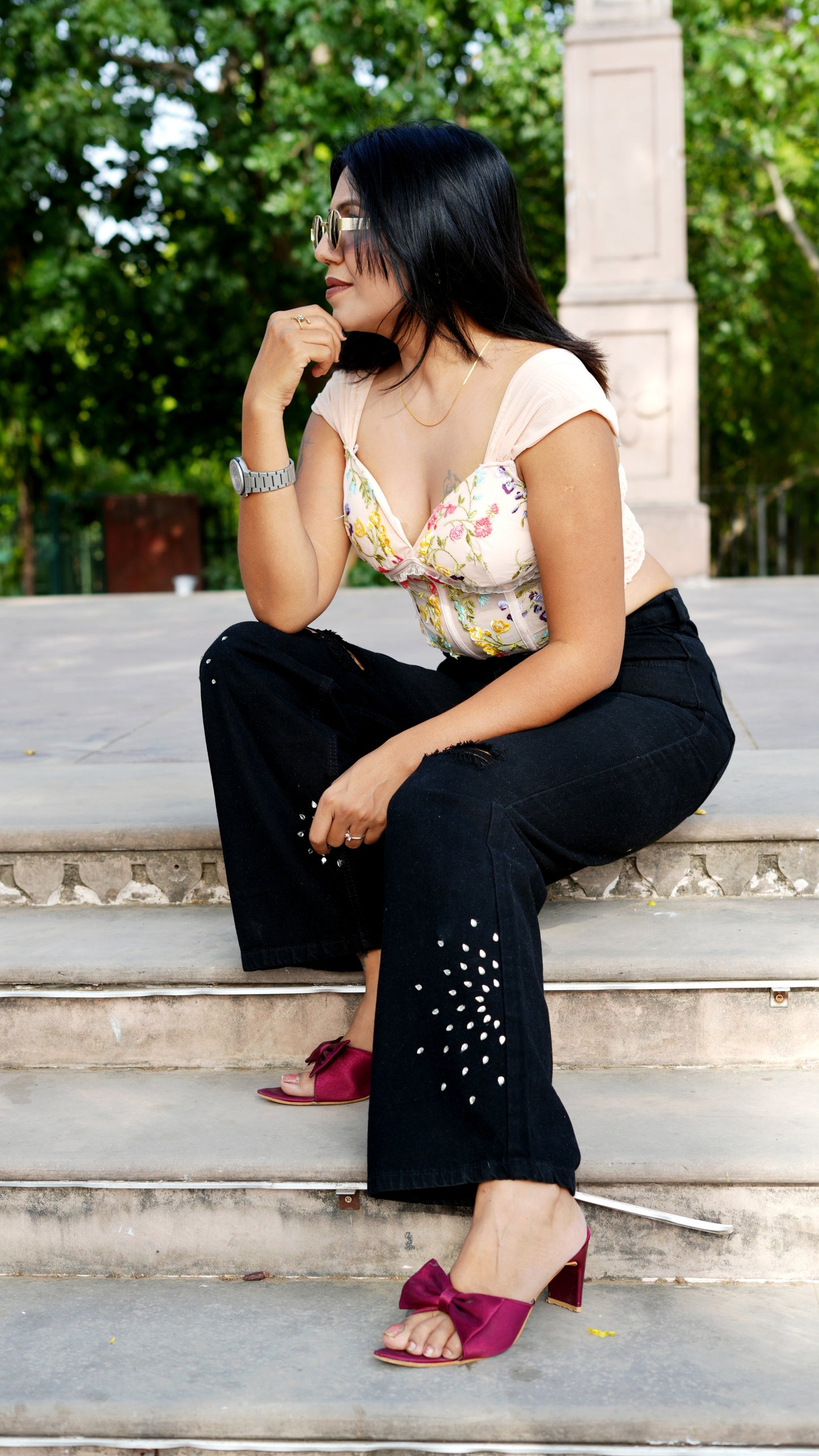 Woman Wide Leg Knee Cut Embellished Jeans