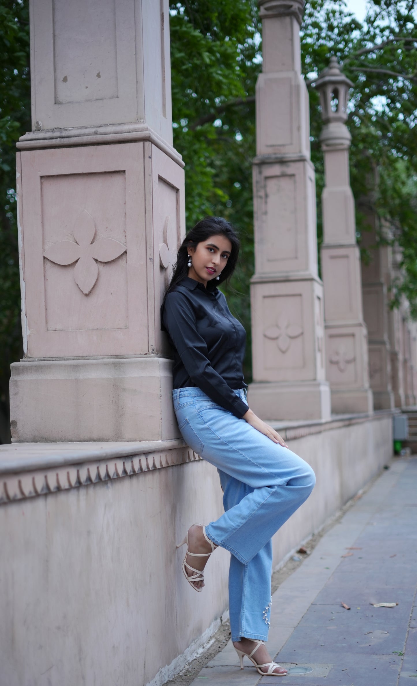 Woman Leaf-Trail Stone Embellished Jeans